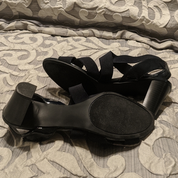 Dress Barn size 8.5 strappy navy block heels - Picture 6 of 8